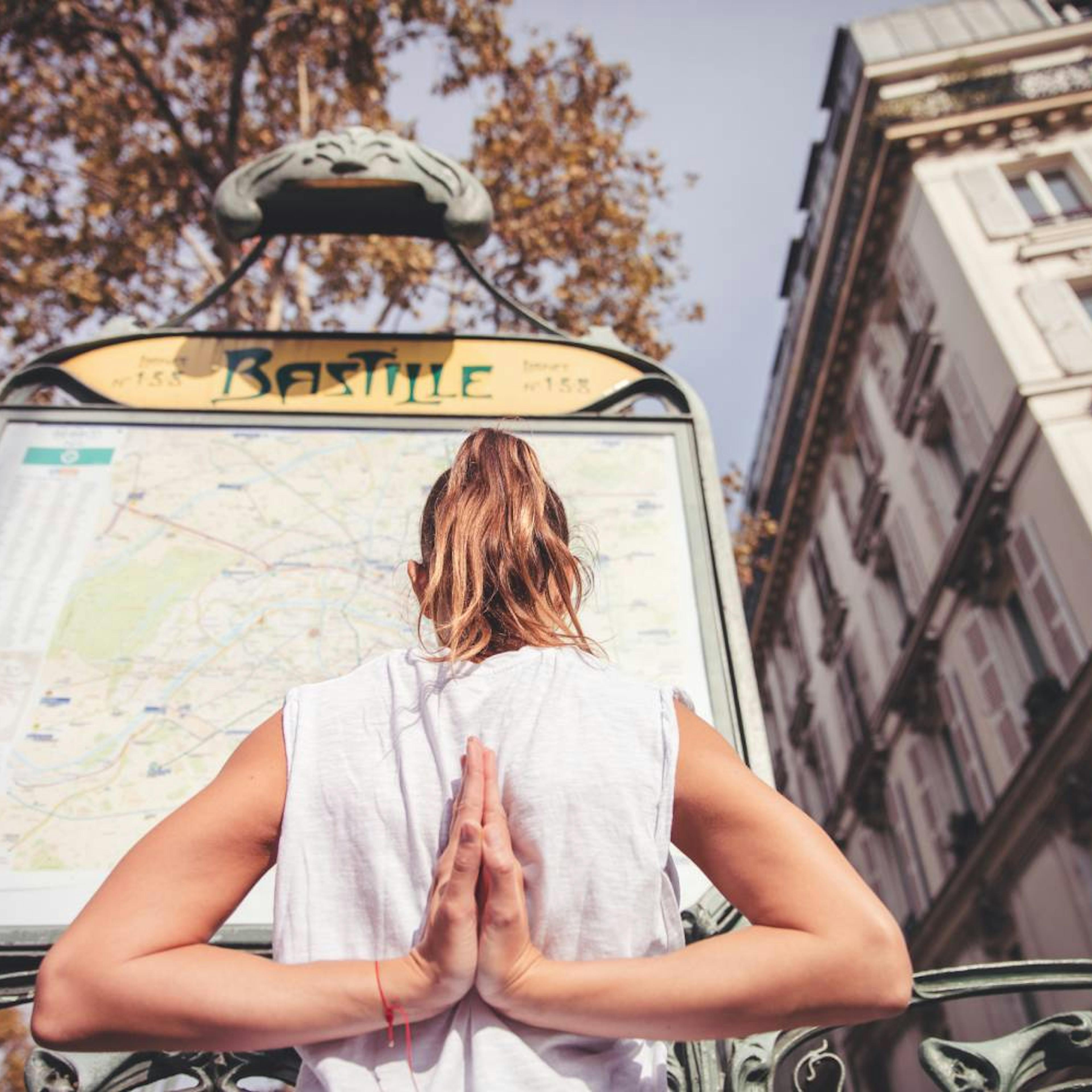 Posture de yoga à Paris
